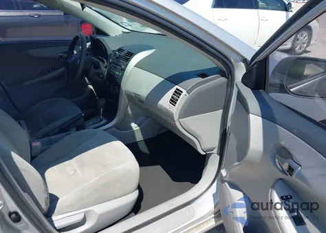 2010 Toyota Corolla Le z USA, uszkodzony, nr VIN 2T1BU4EEXAC292885